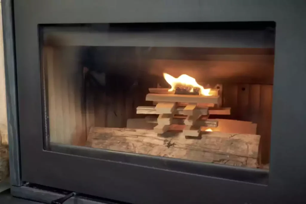 allumer un feu cheminee foyer ferme