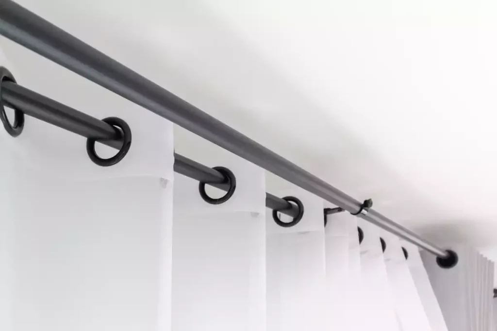 comment ajuster rideaux trop long