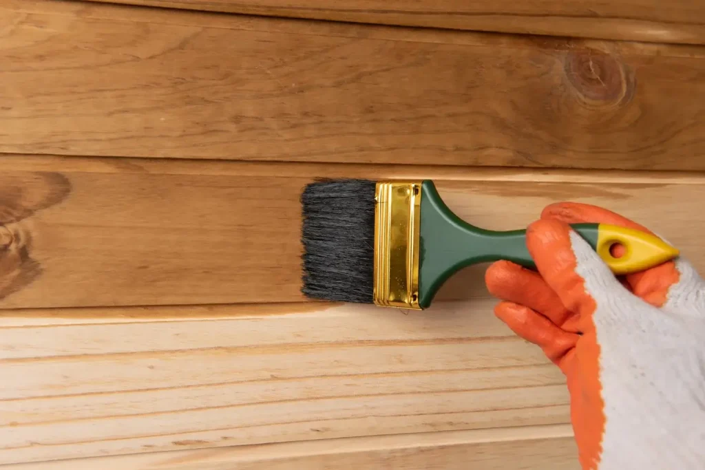Lasure, saturateur, huile : quelle solution choisir pour l’intérieur ?